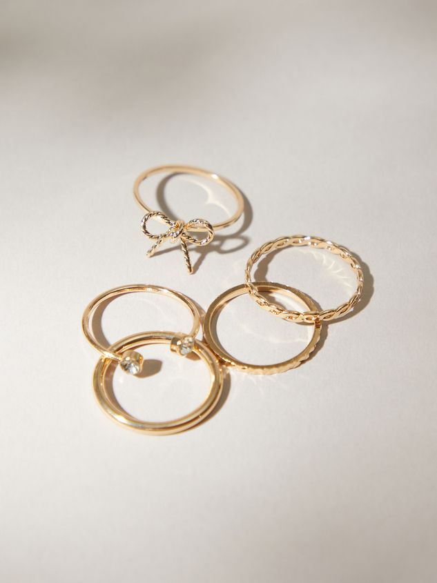 This set of dainty rings consists of a variety of designs including a classic tied bow ring. Whether you want to stack together or wear individually, this set offers a little bit of everything. Cutr Rings, Cute Little Ring, Aesthrtix Rings, Vute Rings, Cute Basic Rings, Simple Dainty Rings, Minimalist Ring Stack, Cute Aesthetic Rings, Gold Rings Dainty