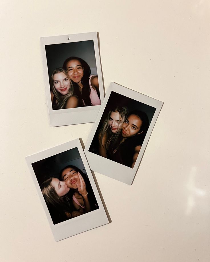 Picture Of Polaroid Pictures, Polariod Aesthetic Girl, Best Friend Polaroid Pictures Aesthetic, Cute Polaroid Pictures With Friends, Polaroid Ideas Poses Couple, Polaroid Friends Aesthetic, Polaroid Couple Aesthetic, Polaroid Poses Friends, Revenge Selfie