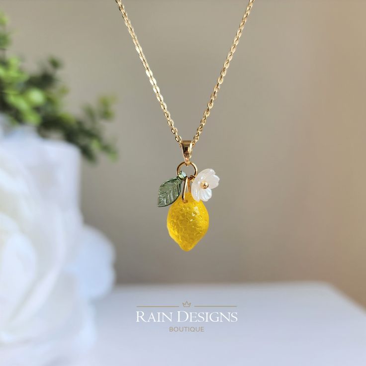 Citrus lovers? Can't find your perfect length necklace? Have material requirements? We are here to help you design your own lemon fruit necklace. You design the necklace. We handmade it with high quality Czech glass lemons, acrylic flowers, acrylic leaves, and 14K gold-plated or 925s silver plated chains. We offer different length options,16inch, 18inch, 20inch, 24inch, and 36inch. We have the transparent lemons and opaque lemons. Jewelry Inspiration Necklaces, Weird Necklaces, Citrus Jewelry, Lemon Jewelry, Lemon Necklace, Acrylic Leaves, Coworker Appreciation, Cottagecore Necklace, Cute Jewelry Necklaces