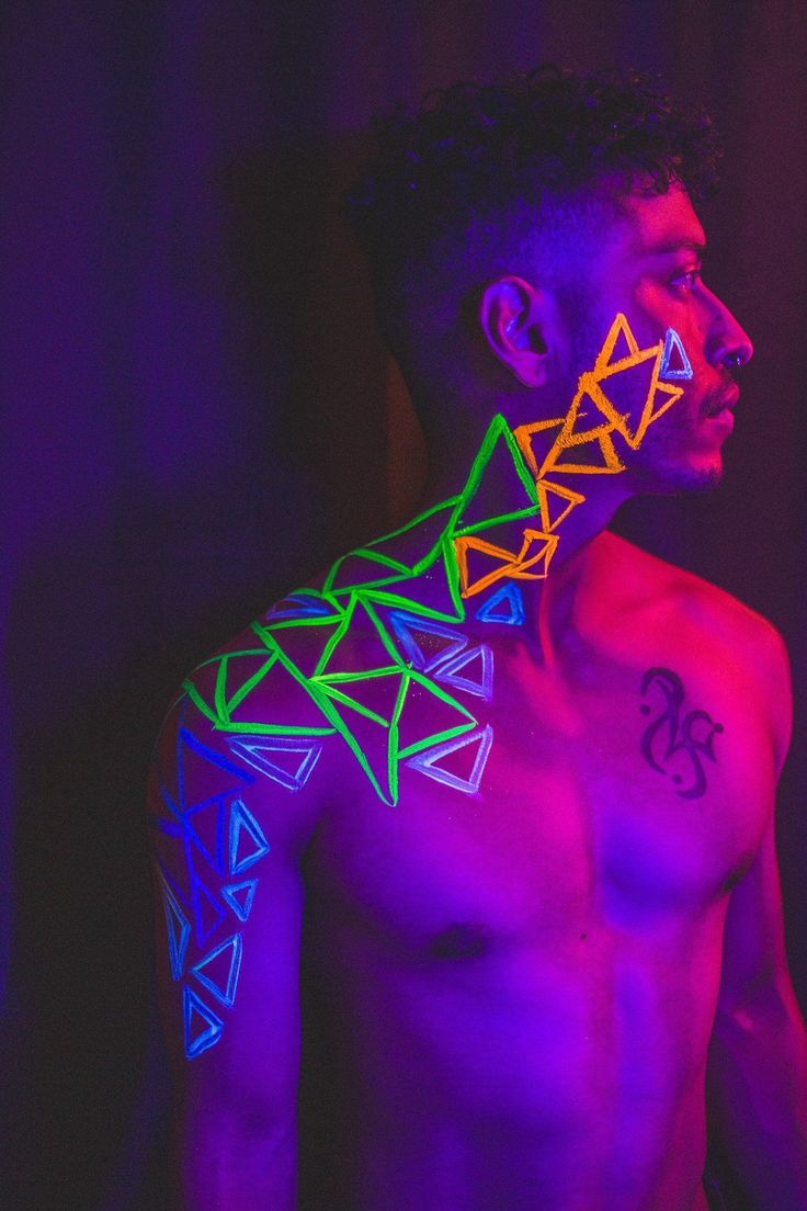 Man poses with geometric neon body paint on their face for alternative photoshoot by phoenix body artist, La Luna Henna and photographer Jennifer Lind Schutsky. Phoenix Creative Photographer . Non-traditional portrait photography . Phoenix Boudoir Photographer . Non-traditional boudoir photography . Boudoir inspiration . Arizona body paint photographer . body paint inspiration . neon body paint . Creative body paint Photography. Arizona Creative Photographer . Arizona body paint artist . Uv Face Paint Men, Neon Body Painting Acrylic, Blacklight Body Art, Festival Body Painting, Uv Body Painting Ideas, Glow In The Dark Body Painting, Neon Birthday Parties, Men Face Paint, Body Paintings Female Photoshoot