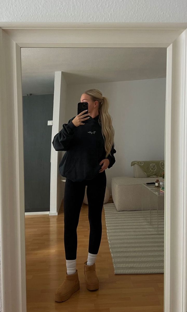 Comfy Outfits With Black Leggings, Winter Outfit Ideas Leggings, Leggings Crewneck Outfit, Outfits For A Walk, Comfy Cute Outfits Winter, Slick Back Outfits, Cute Fall Outfits With Leggings, Professional Work Hairstyles, Basic Winter Outfits