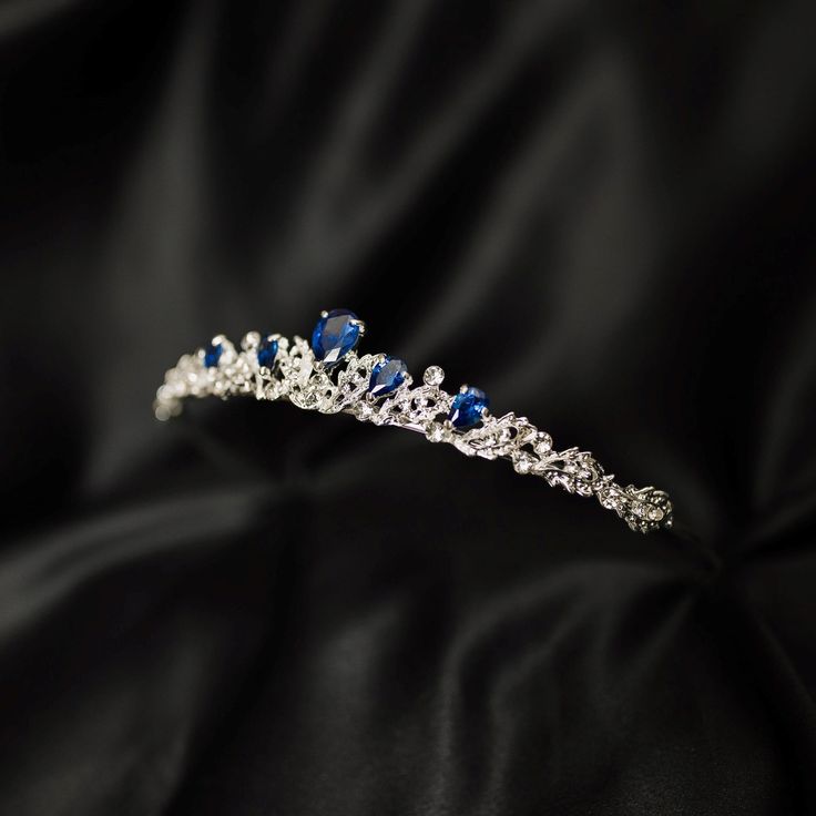 Dark Blue Accessories, Dark Silver Jewelry, Sapphire Tiara, Winter Crown, Tiara Blue, Blue Tiara, Fantasy Accessories, Royal School, Prom Tiaras