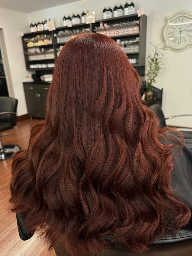 Natural Red Hair Dark, Hair Color Ideas Without Bleach, Cowboy Copper Hair Dark, Dark Ginger Hair Balayage, Cinnamon Chestnut Hair, Long Copper Brown Hair, Dark Copper Hair Green Eyes, Chestnut Copper Hair, Russet Hair Color