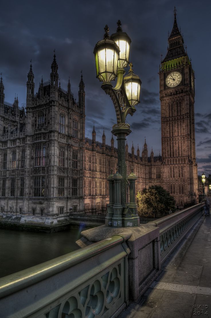 the big ben clock tower towering over the city of london, england at night time