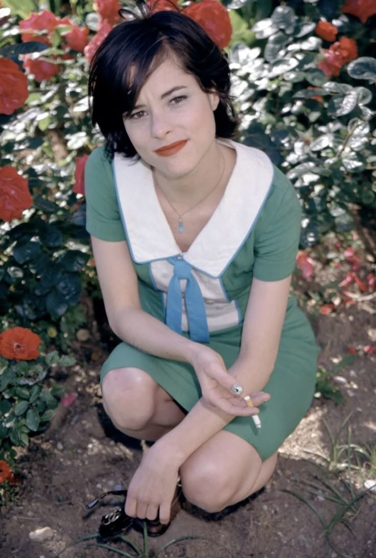 Parker Posey Style, Parker Posey 90s, Parker Posey, Iconic Outfits, Cheeky Girls, Fashion Culture, Girl Inspiration, Little Outfits, Green Outfit