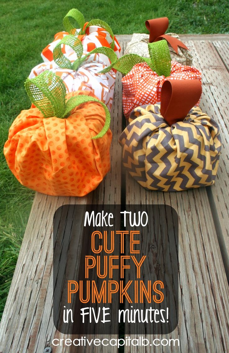 three pumpkins sitting on top of a wooden table with the words make two cute puffy pumpkins in five minutes