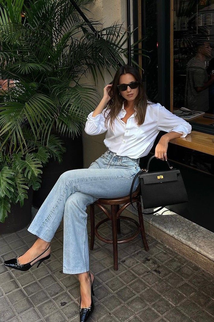 Outfit Ideas With Jeans Casual, Casual Outfit Heels, Semi Casual Date Night Outfit, Casual Heel Outfits, Casual Heels With Jeans, Elegant Outfit Jeans, Heels On Jeans, Jean Heels Outfit, Formal Jeans Outfit