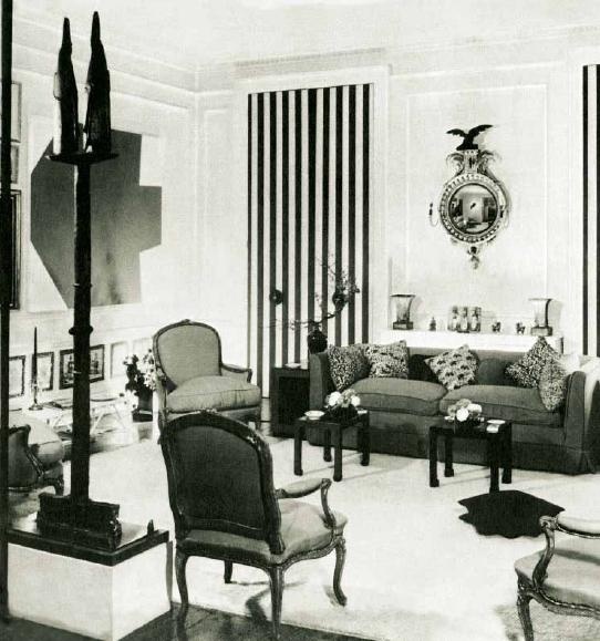 a black and white photo of a living room