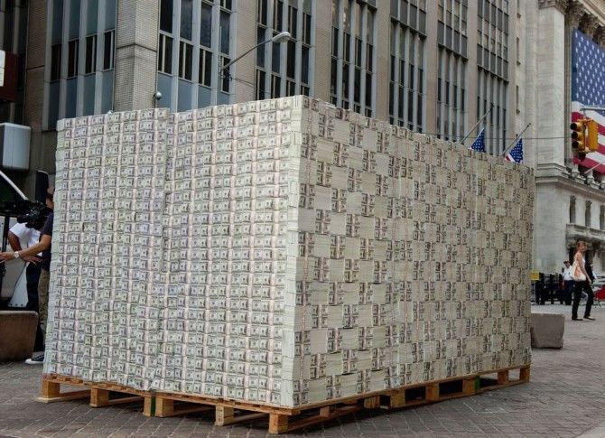 a large box sitting on top of wooden pallets in front of a tall building