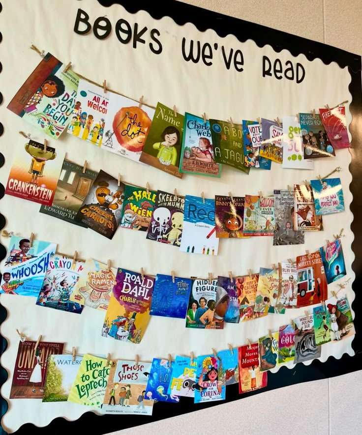 a bulletin board with books on it that says bears we've read hanging from the wall