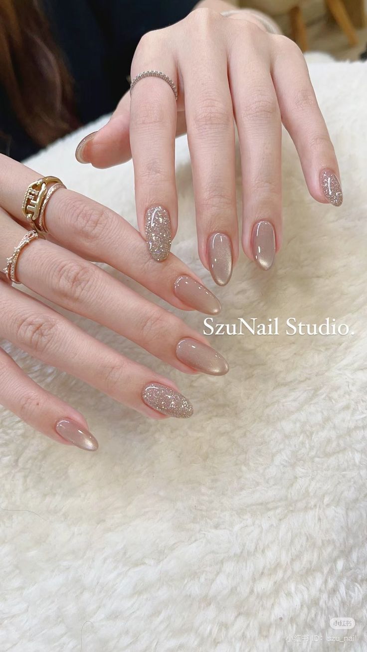 Real Nails With Gel Polish, Kuku Nail Art, Nail Art Pengantin, Kuku Wedding, Nails For Wedding Guest, Elegant Nail Ideas, Nails And Rings, Minimal Nails Art, Art Deco Nails