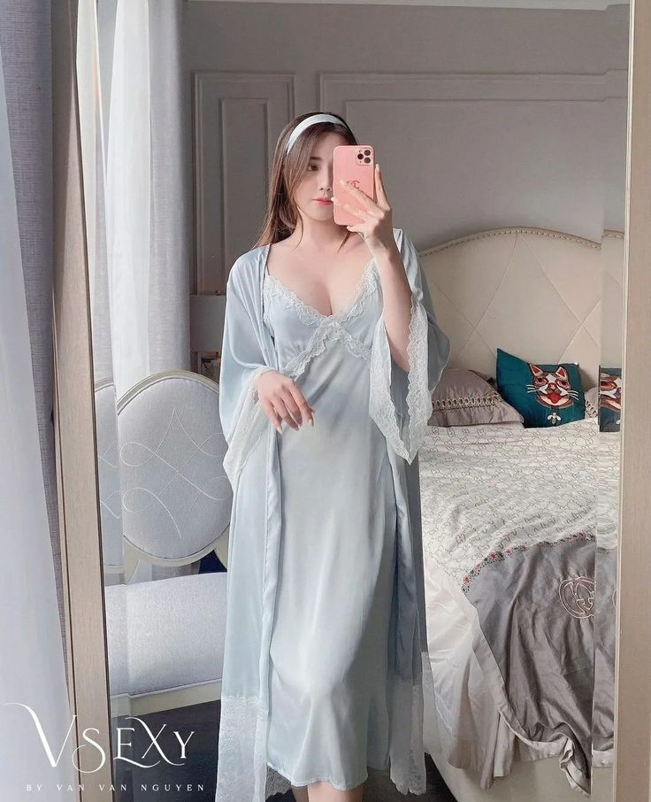 Sleep Robe Aesthetic, Night Gown With Robe, Nighty Night Dress For First Night, Sleeping Gown Aesthetic, Hospital Gown Aesthetic, Nightdress Outfit, Cute Night Wear, Sleep Wear Aesthetic, Night Gown Aesthetic