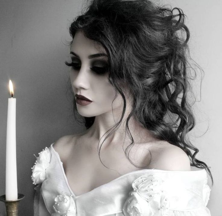 Poison Nightmares, Maquillage Goth, Goth Bride, Gothic Wedding Theme, Haunting Beauty, Gothic Hairstyles, Goth Hair, Goth Wedding, Dark Wedding