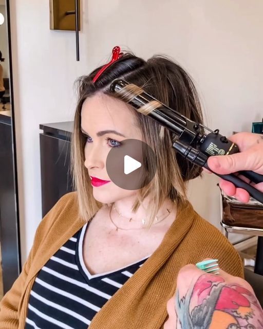 How To Style Short Hair Bob Tutorials Curling Wands, Crimped Hair Short Bob, Short Bob With Waves, Curling Short Bob Hair, Curling A Short Bob, Curling Bob Hair, How To Curl Bob Hair, Curl Short Hair Tutorial, Curling Bob Hair Tutorials