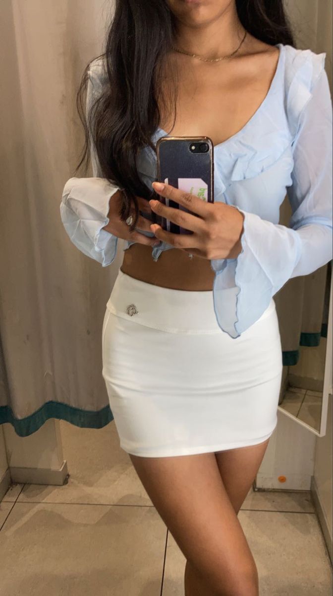 White Miniskirt Outfits, White Mini Skirt Outfit, White Miniskirt, Mini Skirt Outfit, Nyc Fits, White Mini Skirt, Miniskirt Outfits, Skirt Outfit, Skirt Outfits