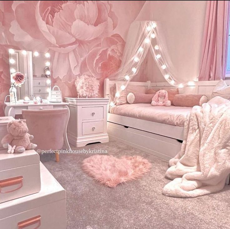 Light Pink Rooms, Girly Pink Bedroom, Gold Room, Dream Bedroom Inspiration, Pink Bedroom Decor, Pink Room Decor, Classy Bedroom, Room Makeovers, Cute Bedroom Ideas