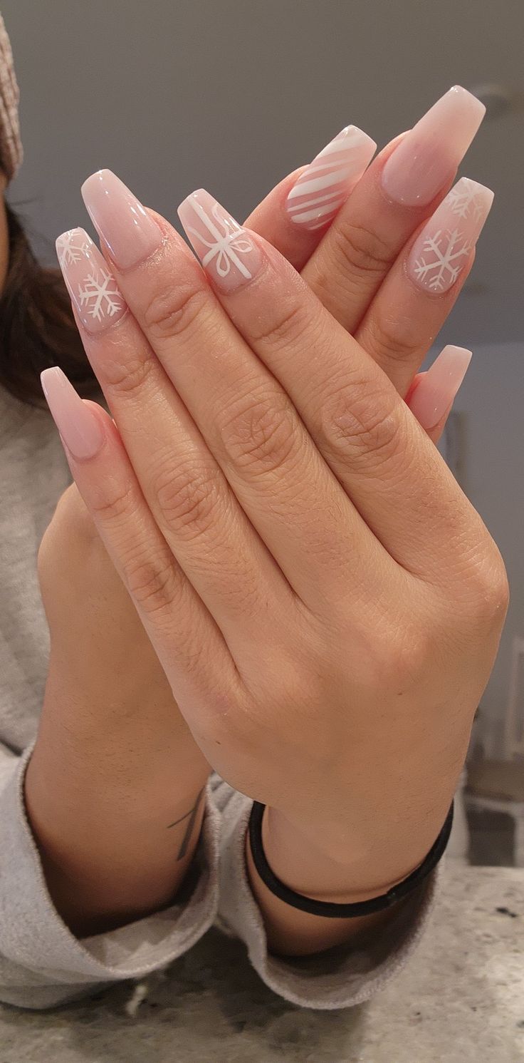 Light pink Christmas nails Light Pink Nails Christmas, Pink And White Nails Christmas, Pink Nail Designs Christmas, Pink Simple Christmas Nails, Cute Christmas Nails Snowflakes, Acrylic Xmas Nails, Pink Festive Nails, Snowflake Design Nails, Xmas Pink Nails