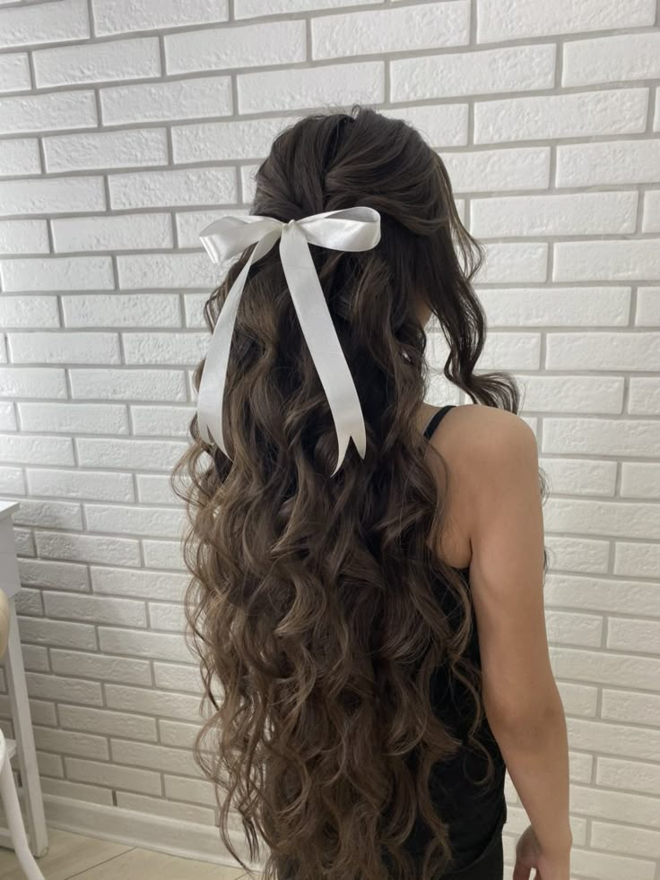 Bow Hairstyle, Ribbon Hairstyle, Peinados Fáciles Para Cabello Corto, Hair Stylies, Hairdo For Long Hair, Long Curly Hair, Homecoming Makeup, Long Curly, Aesthetic Hair