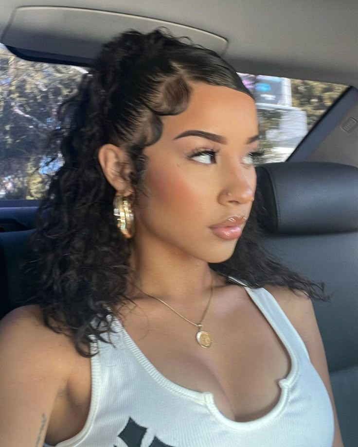 Fitted Cap Hairstyles, Cute Curly Hairstyles For Concerts, Side Part Edges, Zig Zag Curly Hairstyle, Natural Baddie Hairstyles Curly￼, Bandana Hairstyles 2000s, Cute Y2k Hairstyles Curly Hair, Cute Curly Hairstyles Y2k, Cute 2000s Hairstyles Curly Hair