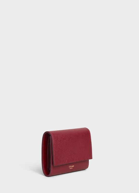 Red Wallets For Women, Wallets For Women Aesthetic, Tas Celine, Wallet Aesthetic, Minimalist Clutch, Wallet Craft, Brown Leather Crossbody Bag, Red Wallet, Handbags Leather