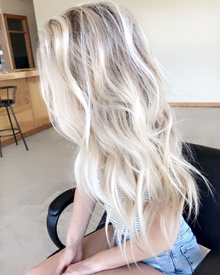 Cool Bright Blonde Hair, Platinum Blonde Hair Long Layers, Platinum With Money Piece, Icy Blonde Dimensional Hair, Platinum Blonde With Low Lights, Icy Blonde Hair With Money Piece, White Hair With Shadow Root, Platinum Blonde With Highlights, Bright Blonde With Money Piece