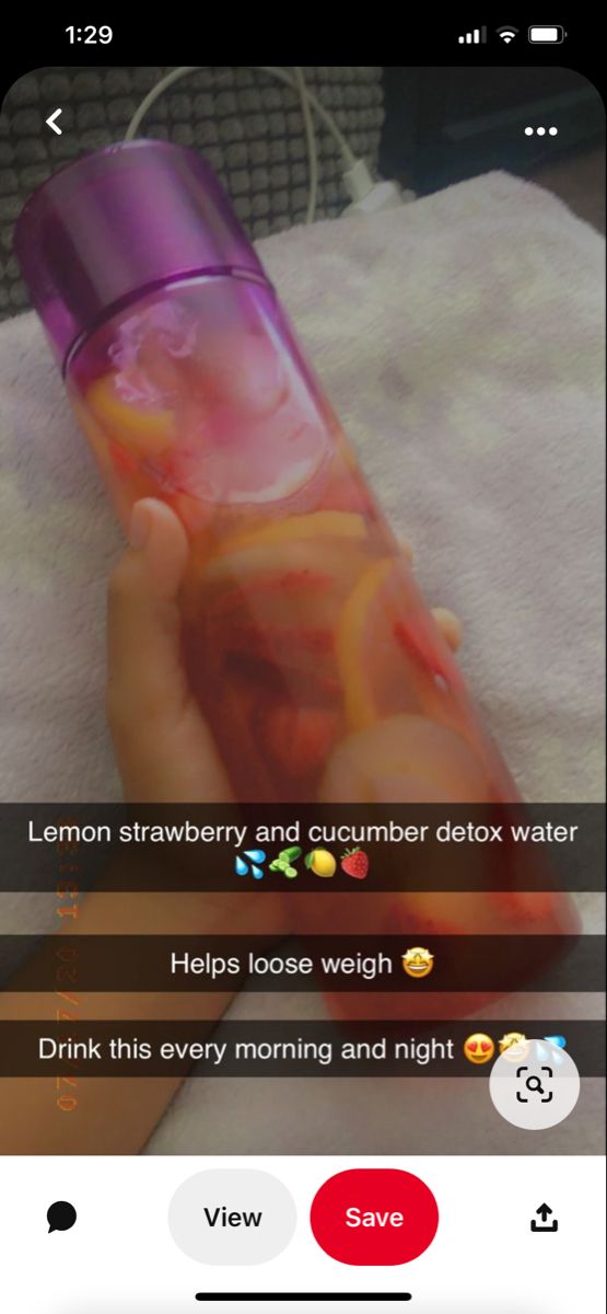 Healthy Water Recipes, Cucumber Detox Water, Healthy Water Drinks, Easy Healthy Smoothies, Infused Water Recipes, Healthy Drinks Smoothies, Detox Water Recipes, Healthy Water, Healthy Skin Tips