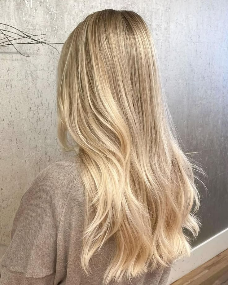 Hair Dye Techniques, Baby Blonde Hair, Warm Blonde Hair, Blonde Hair Goals, Blonde Lowlights, Perfect Blonde Hair, Bright Blonde Hair, Color Wigs, Summer Blonde Hair