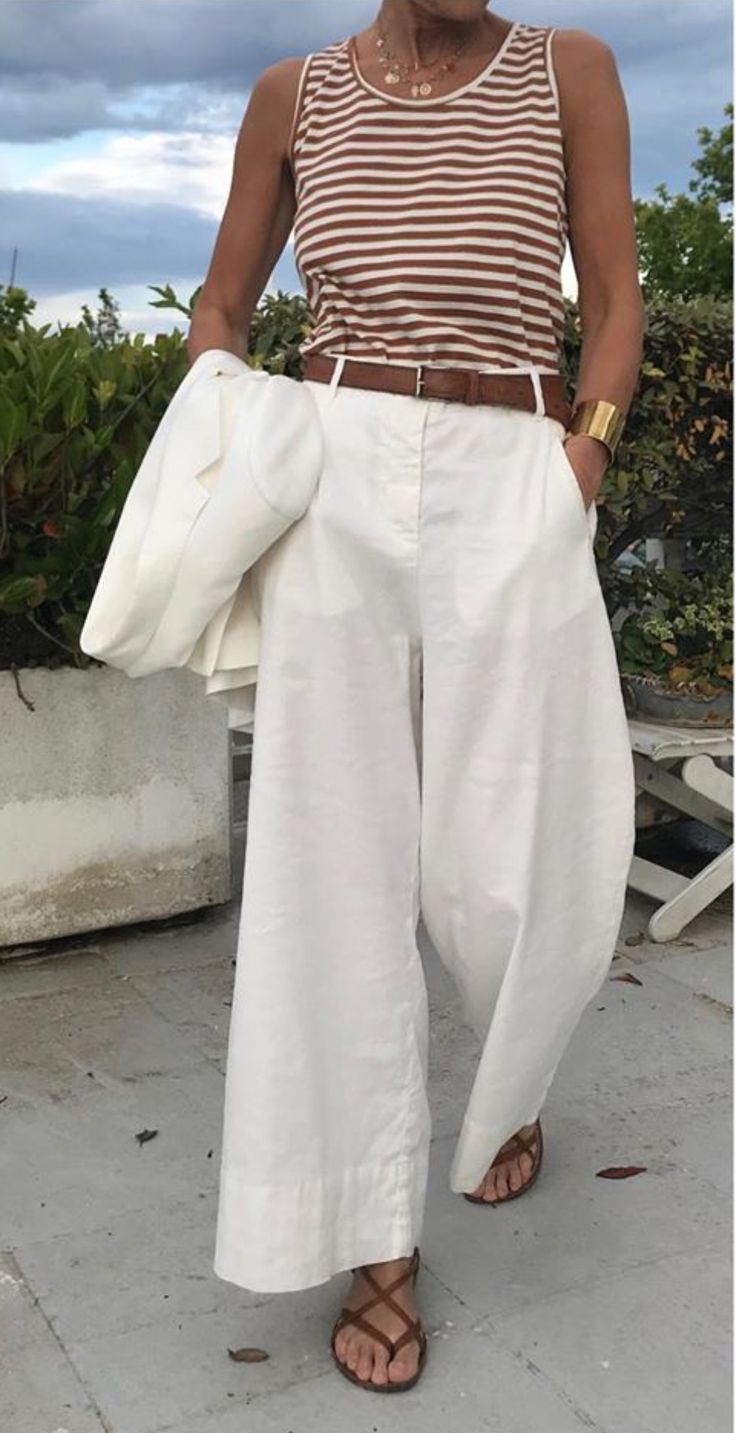 Stylish Outfits For Women Over 50, Mode Boho, Looks Chic, Fashion Over 50, Looks Style, White Pants, Spring Summer Outfits, Look Fashion, Spring Summer Fashion