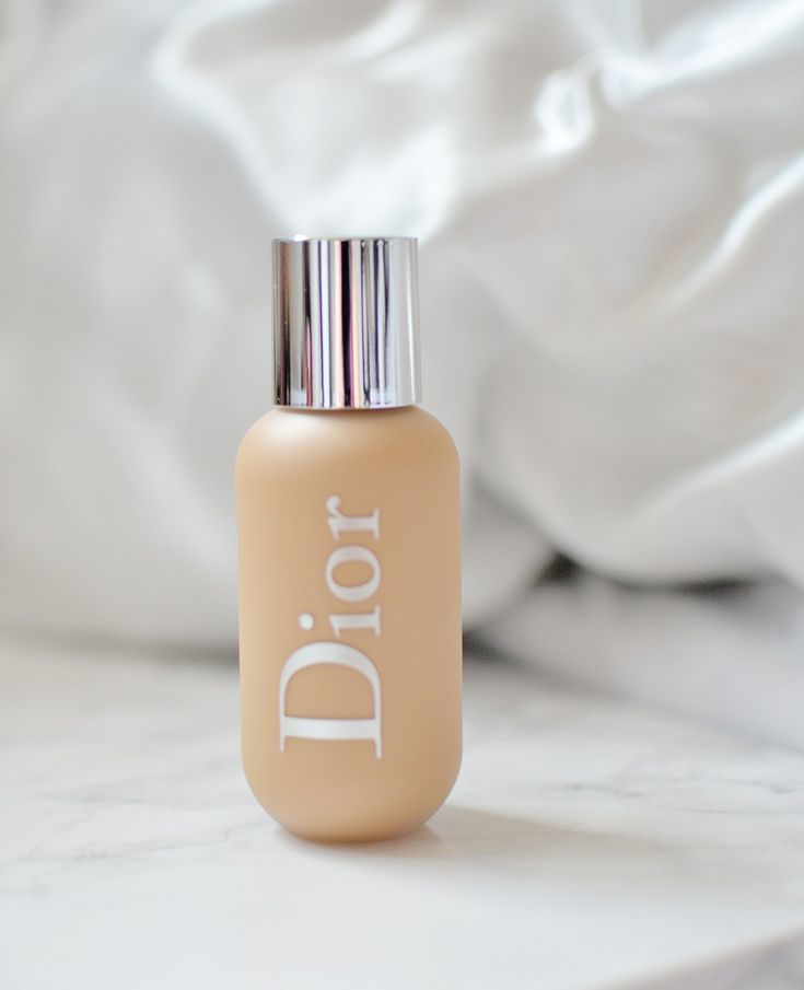 Dior Foundation, Dior Backstage, Alat Makeup, Foundation Tips, Body Foundation, Dior Makeup, Dior Beauty, Foundation Makeup, Luxury Makeup