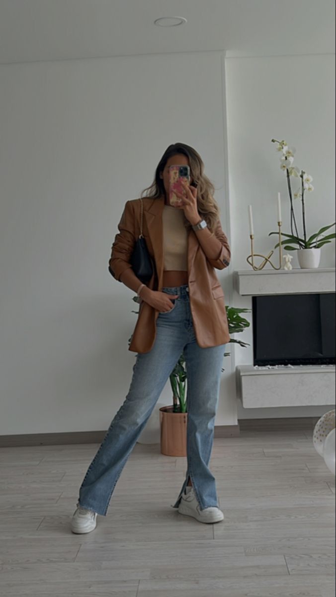 Leather Tan Blazer Outfit, Tan Leather Jacket Outfit Winter, Long Brown Blazer Outfit, Casual Brown Leather Pants Outfit, Leather Blazer Brown Outfit, Outfits With Brown Blazers For Women, Styling Brown Blazer Women, Blazer Outfits Brown, Styling Brown Blazer