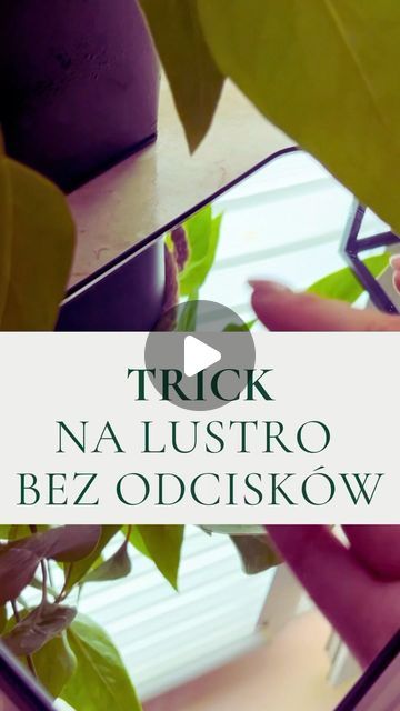 a person holding a smart phone in their hand with the text trick na lustro bez odjockskow