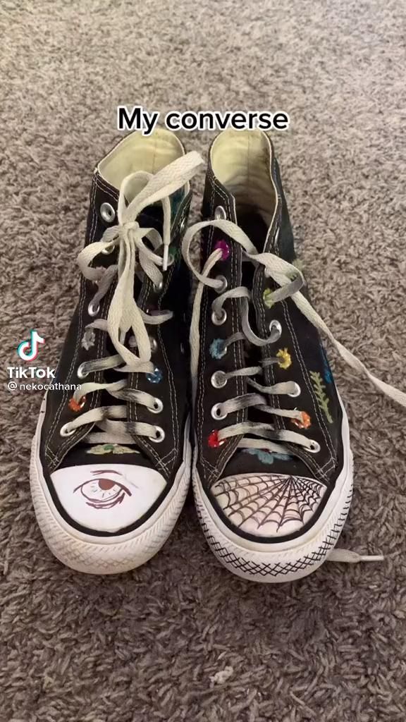 𝐏𝐢𝐧𝐭𝐞𝐫𝐞𝐬𝐭 - @𝐜𝐡𝐞𝐫𝐫𝐲𝐱𝐜𝐨𝐥𝐚𝐚𝐚 [Video] | Grunge shoes, Diy sneakers, Swag shoes Emo Diy, Diy Converse, Sharpie Shoes, Cool Converse, Converse Design, Grunge Shoes, Ways To Lace Shoes, Cute Converse, Custom Shoes Diy