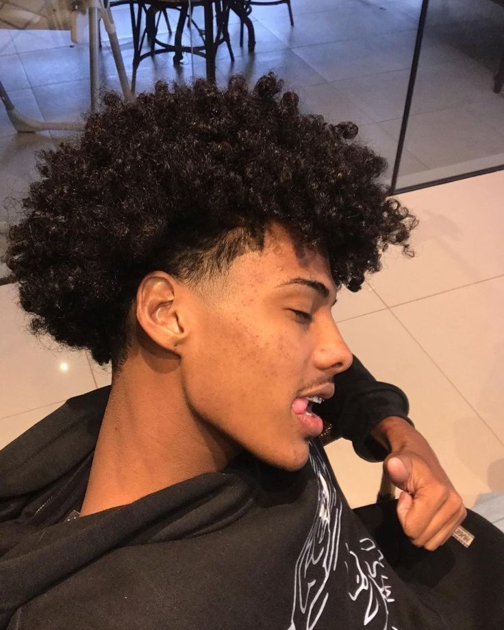 Curly Hair Taper, Curly Hairstyles Black, Fade Curly Hair, Long Curly Hair Men, Taper Fade Curly Hair, Hair Twists Black, Afro Hairstyles Men, Natural Hair Men, Afro Fade