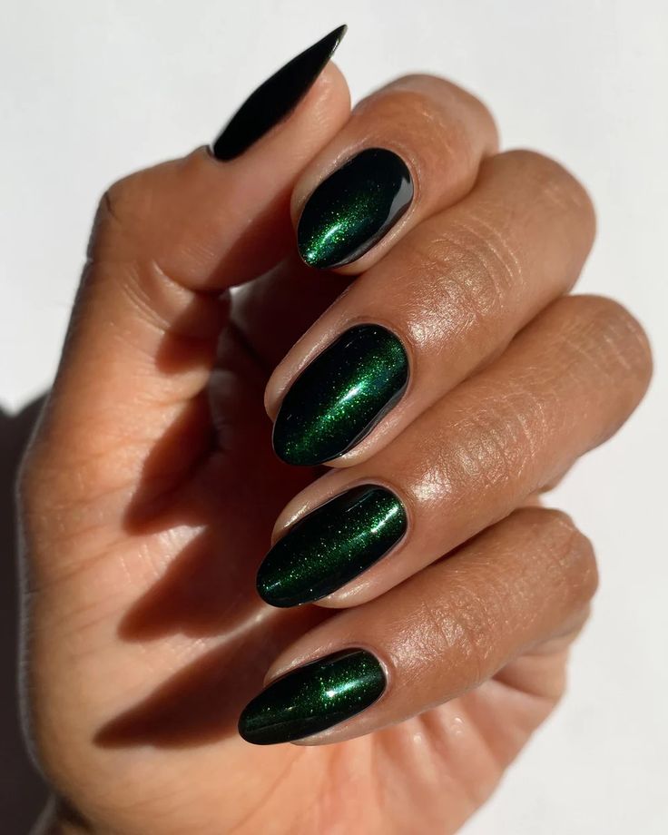 Prom Nail Designs, The Glitch, Glitch In The Matrix, Dark Green Nails, Velvet Nails, Chrome Nails Designs, Green Nail Designs, Nail Shimmer, Sparkle Nails