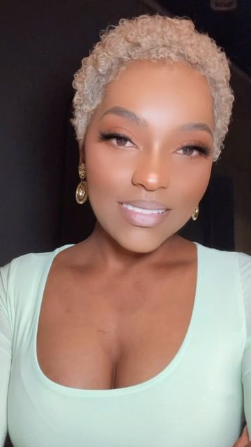 Blonde Twa Black Women, Honey Blonde Afro, Curly Twa, Blonde Twa, Short Bleached Hair, Tapered Twa, Short Platinum Blonde Hair, Big Chop Natural Hair, Short Hair Accessories