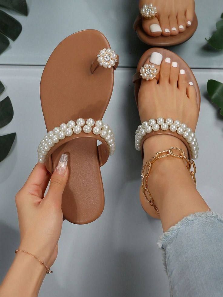 Women Flat Sandals, Shoe Designs, Cute Shoes Heels, Shoes Diy, Cute Flats, Pearl Decor, Diy Shoes, Sandals For Women, Womens Sandals Flat