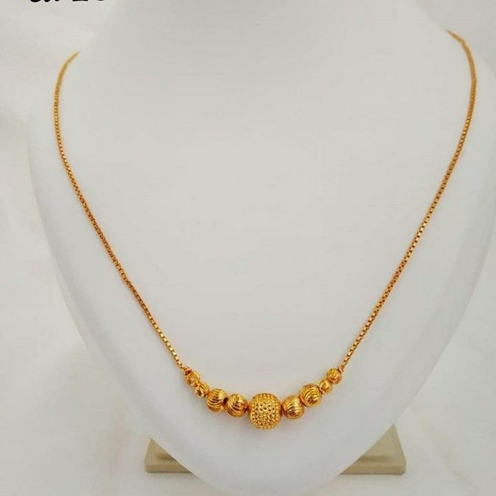 15 Gm Gold Necklace Design, Golden Chain Designs For Women, Gold Locket Designs For Women, Chain Lockets Gold Simple, Small Chains Gold, Jewelry Necklace Simple, Unique Gold Jewelry Designs, Gold Items, Fancy Jewelry Necklace