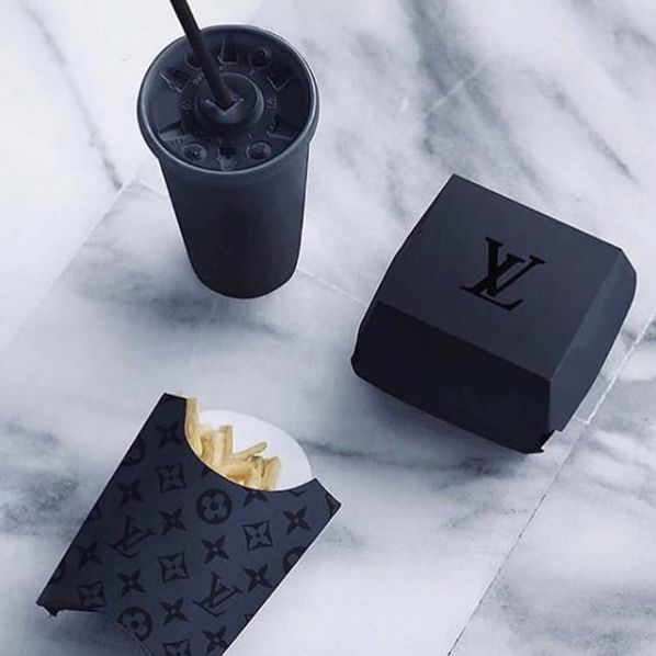 Boujee Aesthetic, Luxury Food, Black Food, Black Everything, All Black Everything, Black And White Aesthetic, Style Noir, White Aesthetic, Shades Of Black