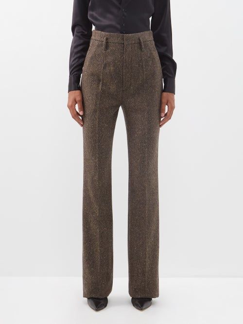 Saint Laurent's brown herringbone-tweed wool trousers are shaped in Italy with a high waist, wide-leg silhouette and sharp pleating that speak to the house's tailoring heritage. Brown Wool Pants Outfit, Tweed Trousers Outfit, Brown Tailored Pants, Tweed Pants Outfit, Herringbone Trousers, Tweed Fashion, Virtual Outfits, Tweed Pants, Tweed Trousers