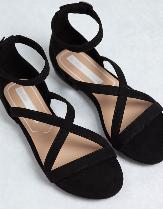 10 Sandals That You Can Wear To The Office This Summer - Society19 Heel Sandals Outfit, Pretty Sandals, Sandals Outfit, Shoes Flats Sandals, Girly Shoes, Stylish Sandals, Cute Sandals, Fashion Sandals, Pretty Shoes