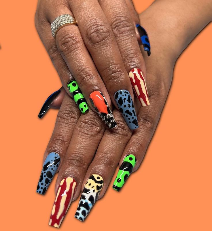 Poison Frog Nails, Poison Dart Frog Nails, Chaotic Nails, Nail Designs Hand Painted, Poisonous Frog, Frog Nails, Tan Nails, Nail Design Glitter, Poison Dart Frog