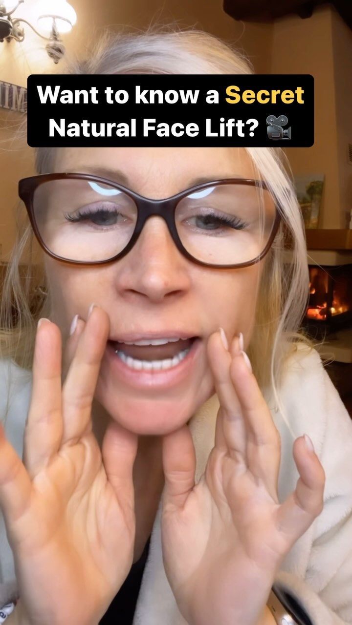 Liz Wadden | Anti-Aging Enthusiast | REMEMBER: If you don’t exercise the muscles below the neck, they become weak & flabby...same thing happens to your face with age😱  Turn… | Instagram Face Yoga For Mouth Wrinkles, Face Yoga Jawline, Face And Neck Massage, Face Tapping For Wrinkles, Facial Exercises For Jowls, Sagging Jowls, Nuface Mini, Tighten Neck Skin, Face Lift Exercises