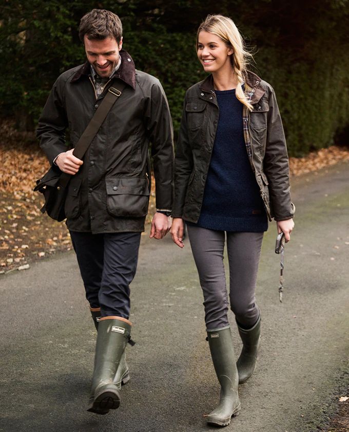 Country Side Outfit, Barbour Jacket Women Outfit, Barbour Jacket Women, English Country Fashion, Countryside Outfit, Dog Walking Outfit, Walking Clothes, Country Walks, British Country Style