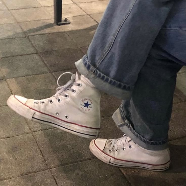 White Converse Aesthetic, All Star Aesthetic, White Converse Shoes, White Converse Outfits, Converse Aesthetic, White Chuck Taylors, White Chucks, Better Than The Movies, Converse Trainers