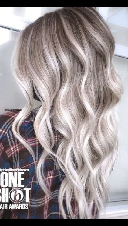 Brunette Ice Blonde Balayage Hair, Silver Hair Baylage, Icy Blonde With Root Melt, Icy Fall Blonde, Icy Blonde Highlights With Dimension, Blonde Baylage 2024, Blonde Balayage Hairstyles, Light Blonde Balayage Hair, Dimensional White Blonde