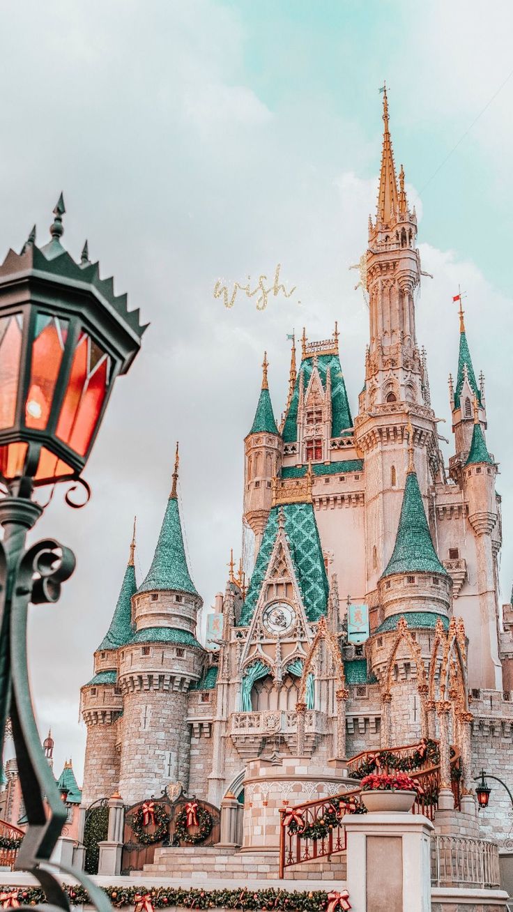 the castle is decorated for christmas with lights and decorations