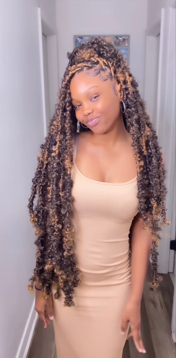 Waist Length Faux Locs, Butterfly Locs Waist Length, Butterfly Locs With Curls, Long Butterfly Locs, Locs With Curls, Butterfly Locs, Quick Natural Hair Styles, Pretty Braided Hairstyles, Natural Hair Updo