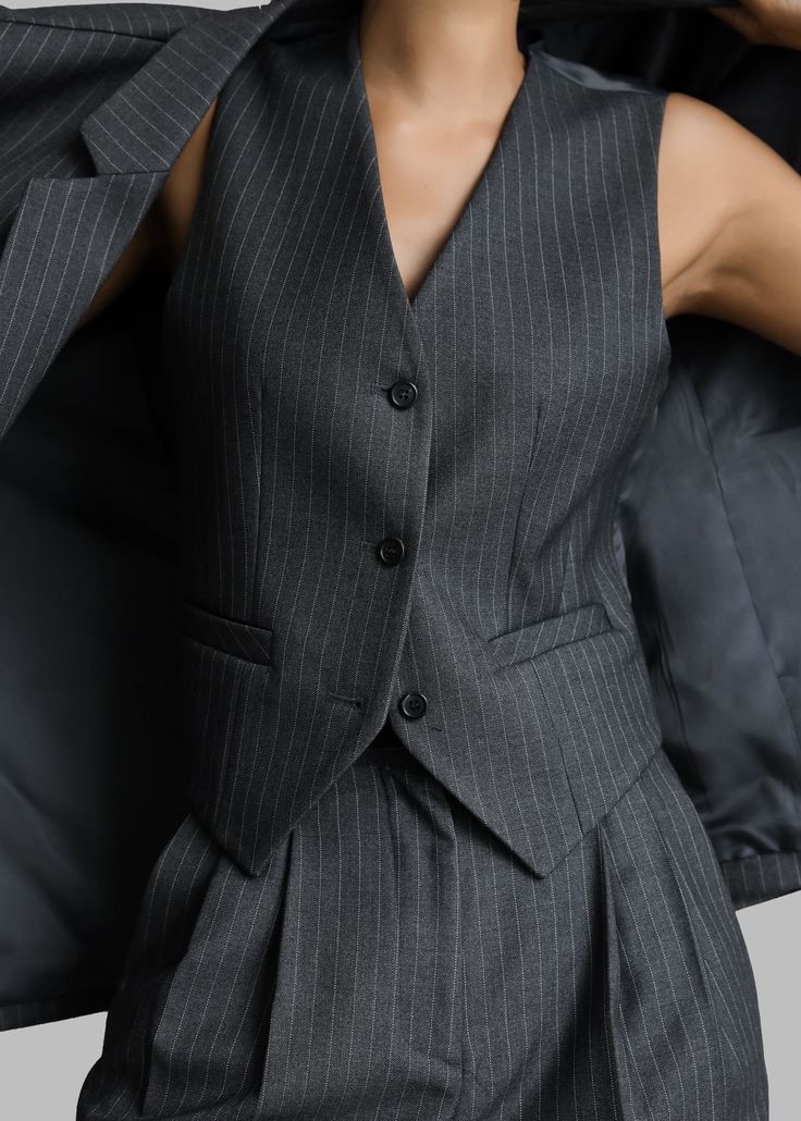 Suit Vest Outfits, Fitted Waistcoat, Waistcoat Outfit, Grad Outfits, The Frankie Shop, Sleeveless Suit, Frankie Shop, Suiting Fabric, Woman Suit Fashion