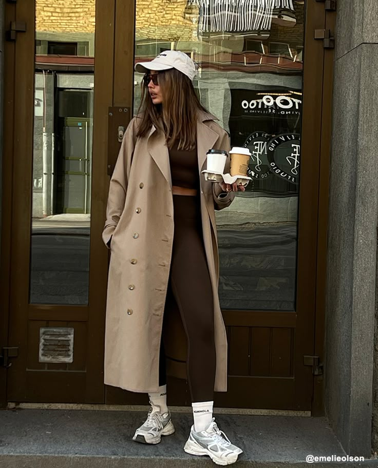 Trench And Active Wear, Trench Coat Active Wear, Brown Activewear Outfit, Spring Outfits Trench Coat, Safari Winter Outfit, Trench Coat Leggings Outfit, Adanola Outfit, Adanola Aesthetic, Trench Coat Casual Outfit