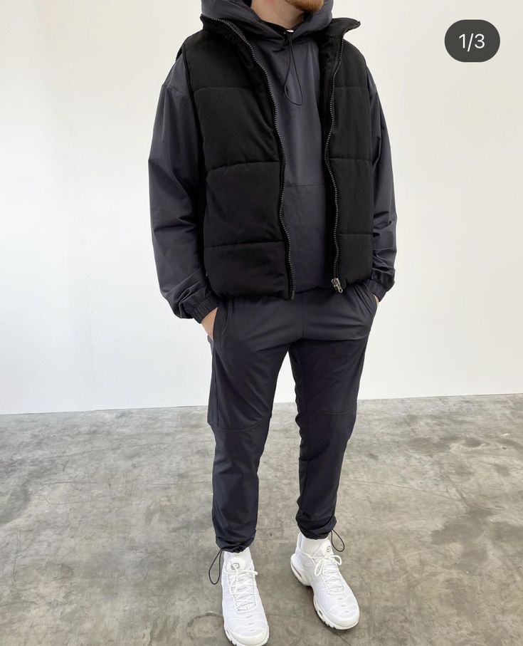 New York Mens Street Style Winter, Japan Autumn Outfit For Men, Japan Winter Outfits Men, Track Pants Outfit Winter, Mens Cold Weather Fashion, Mens Sweatpants Outfit Casual, Buffer Jacket Outfit, Men Winter Outfits Cold Weather, Beige Outfit Men